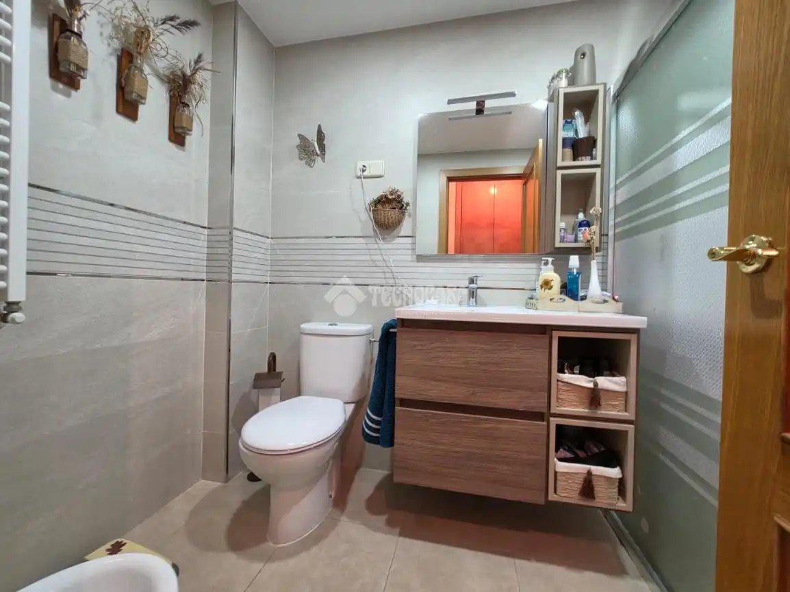 Badezimmer von Wohnung zum Verkauf in Leganés