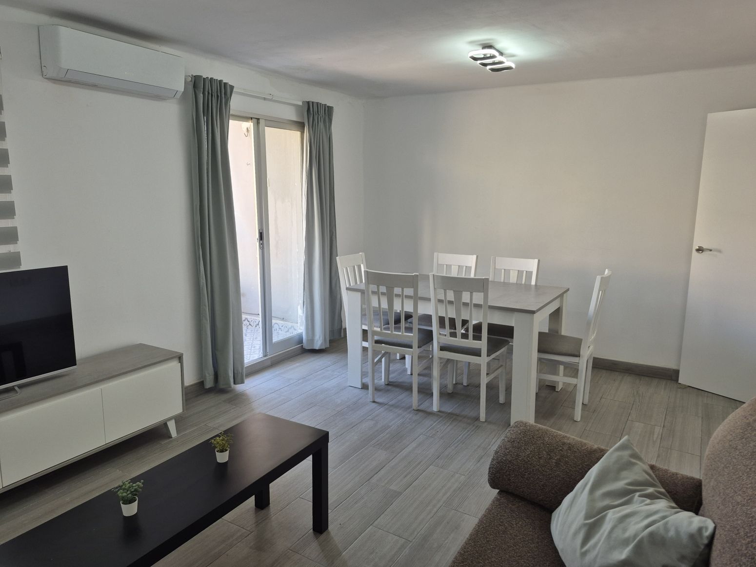 Dining room of Flat to rent in  Valencia Capital  with Air Conditioner, Furnished and Balcony