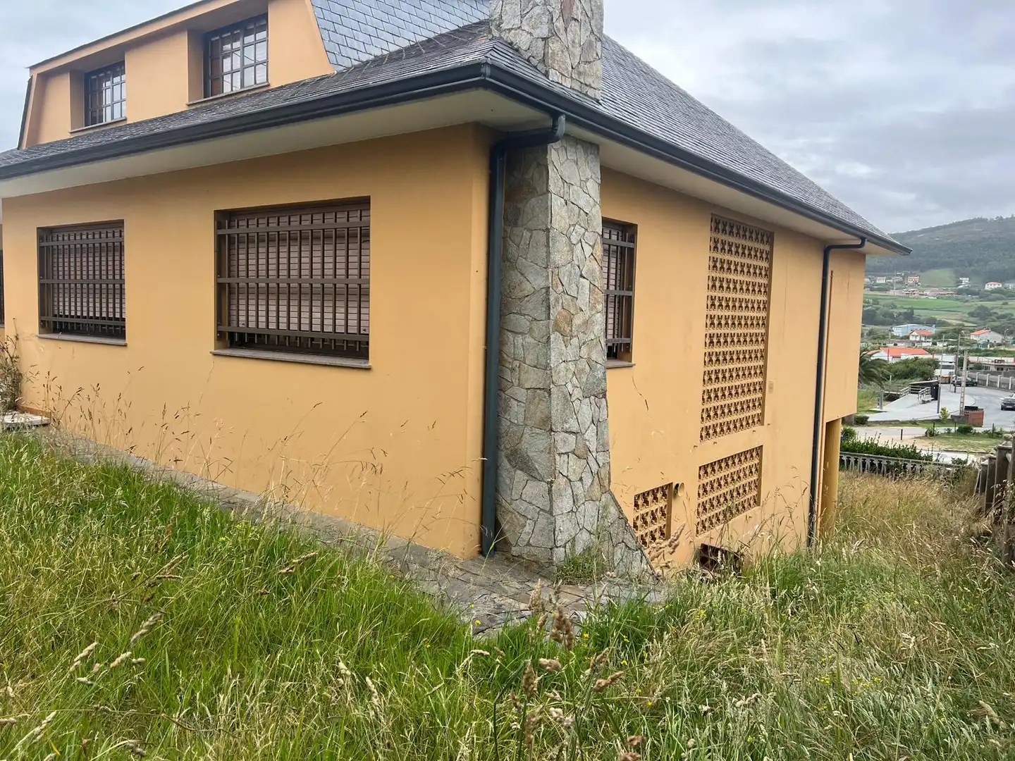 Vista exterior de Casa o xalet en venda en Arteixo amb Jardí privat, Parquet i Terrassa