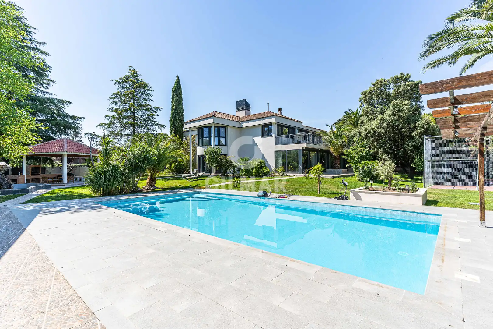 Vista exterior de Casa o chalet en venta en Boadilla del Monte con Calefacción, Jardín privado y Piscina