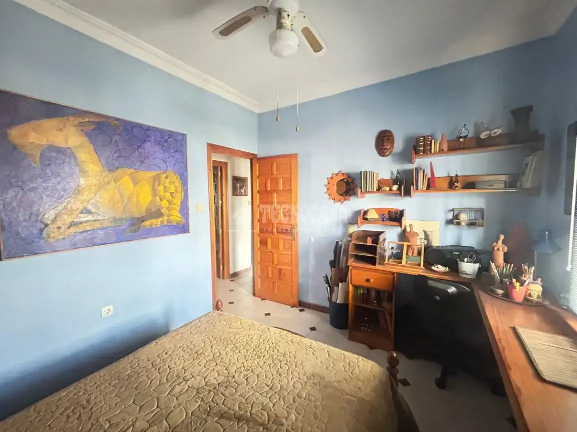 Habitación de Casa adosada en venta en Huelva con Aire acondicionado