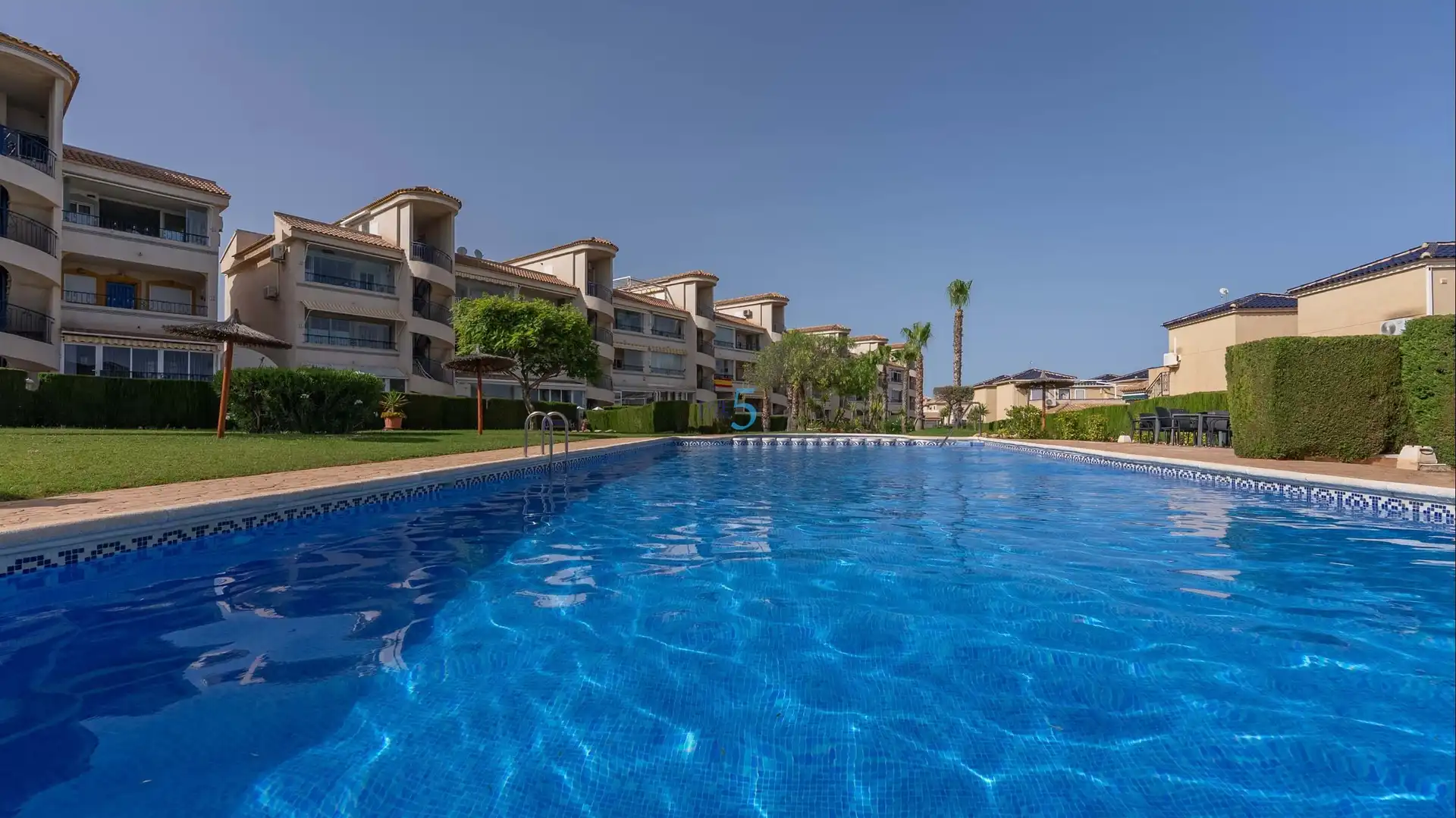Pis amb terrassa en venda a Orihuela Costa