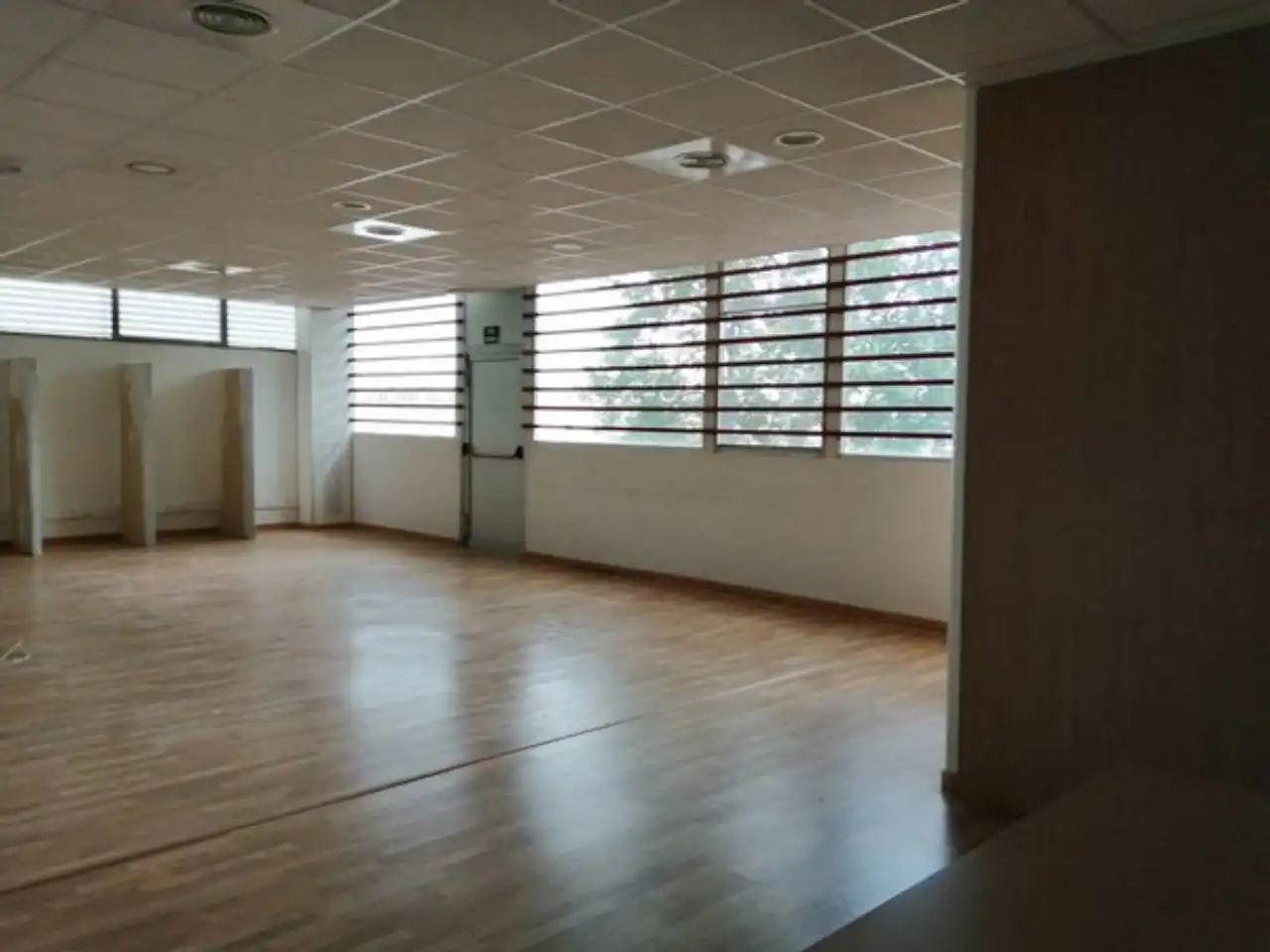 Büro zur Miete in Santa Perpètua de Mogoda mit Heizung und Alarm