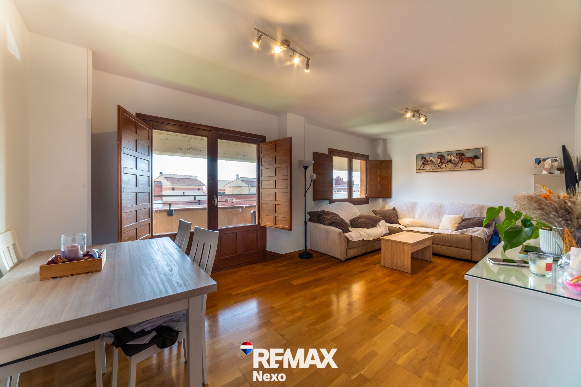 Vista exterior de Piso en venta en Bernuy de Porreros con Calefacción, Parquet y Terraza