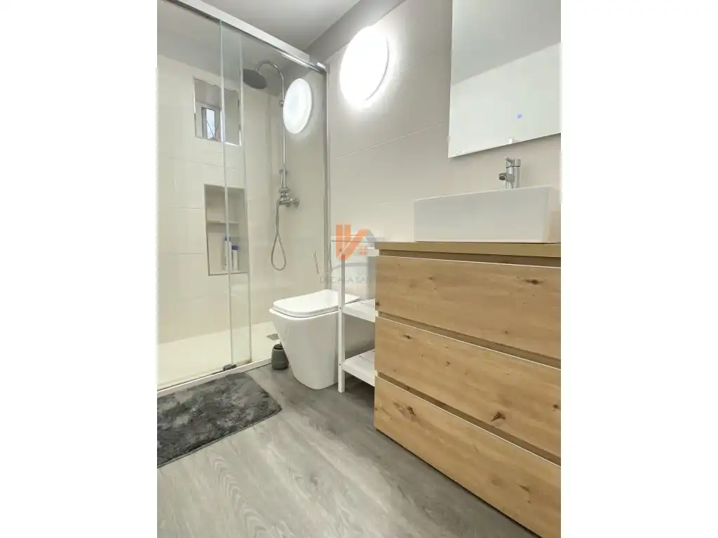 Badezimmer von Wohnung zur Miete in Santiago de Compostela  mit Möbliert
