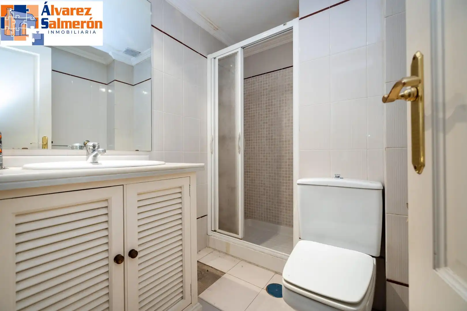 Bathroom of Flat for sale in Granada