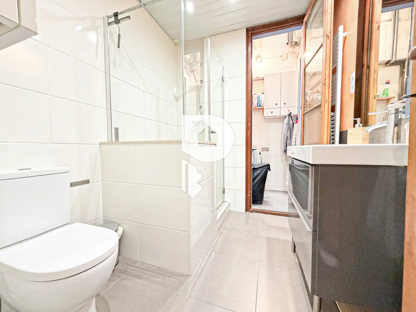 Baño de Casa adosada en venta en Sant Vicenç Dels Horts con Aire acondicionado, Calefacción y Jardín privado