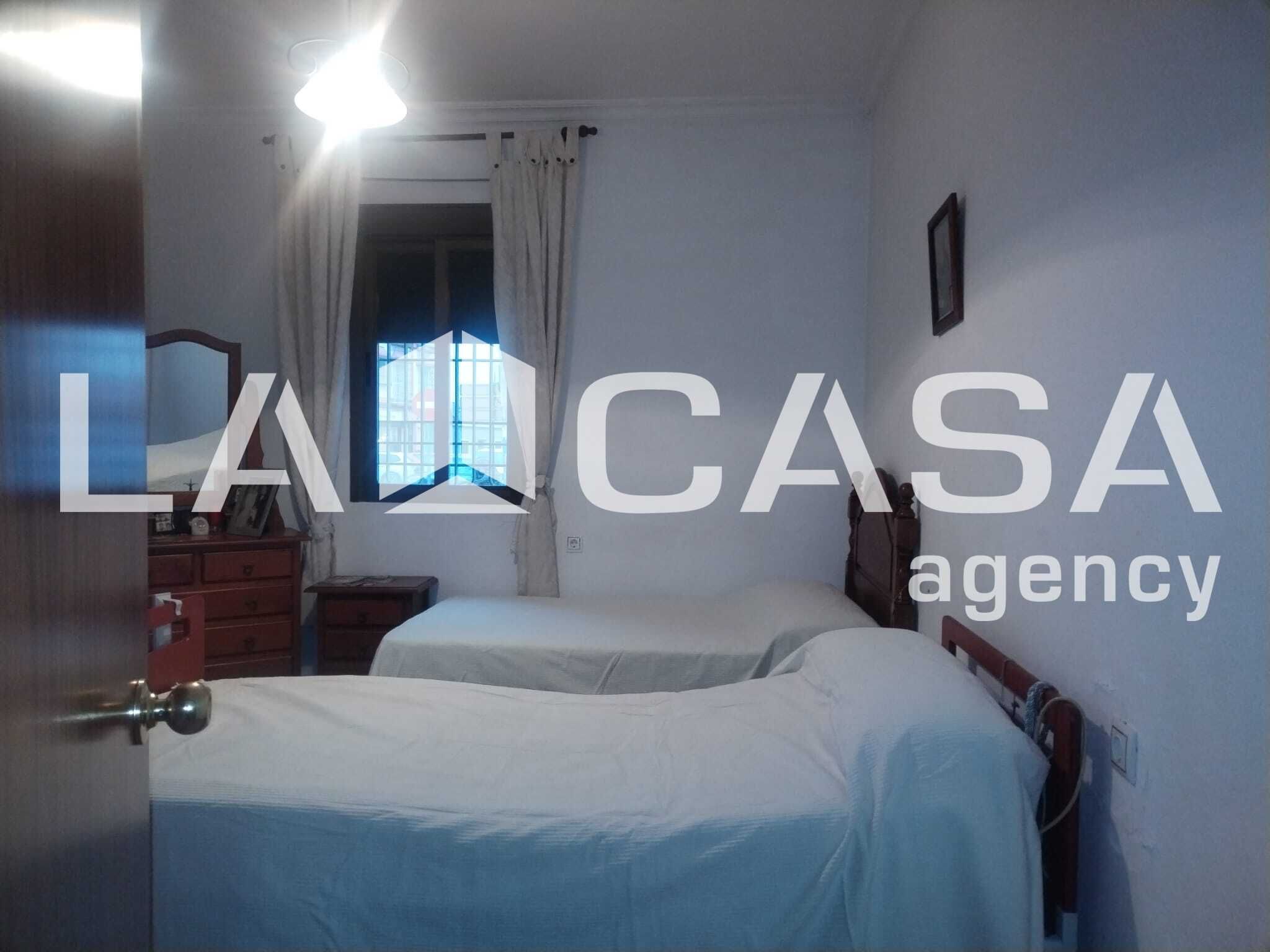 Haus oder Chalet zum Verkauf in Dos Hermanas mit Terrasse und Abstellraum