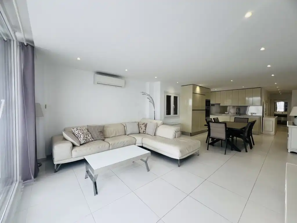Sala d'estar de Apartament de lloguer en Calvià amb Aire condicionat, Calefacció i Terrassa
