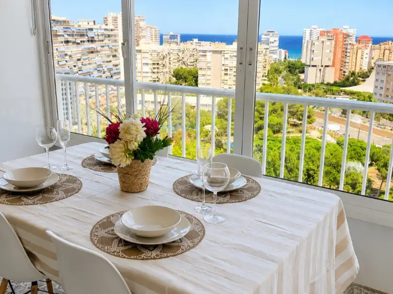 Apartamento con piscina en venta en Avenida Benidorm 18