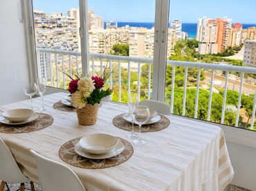 Apartamento con piscina en venta en Avenida Benidorm 18