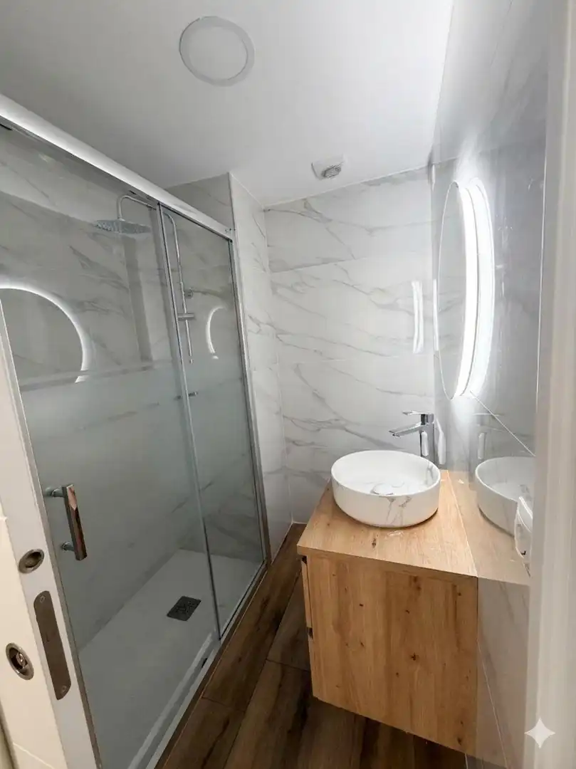 Baño de Local en venta en Barcelona con Amueblado