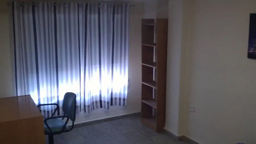Habitación de Piso de alquiler en Valencia con Amueblado y Balcón