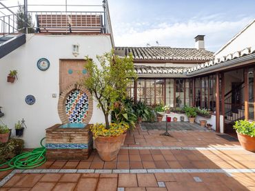 Casa amb balcó en venda a Calle San Juan de los Reyes 43