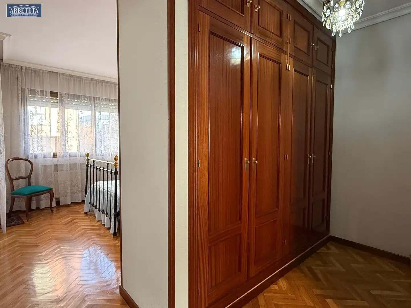 Schlafzimmer von Einfamilien-Reihenhaus zum Verkauf in Guadalajara mit Heizung, Parkett und Terrasse