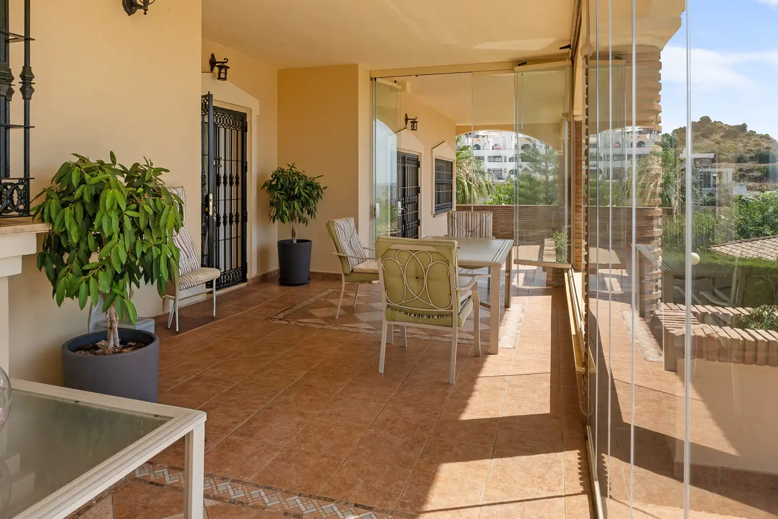 Terrassa de Casa o xalet en venda en Benalmádena amb Aire condicionat, Jardí privat i Piscina