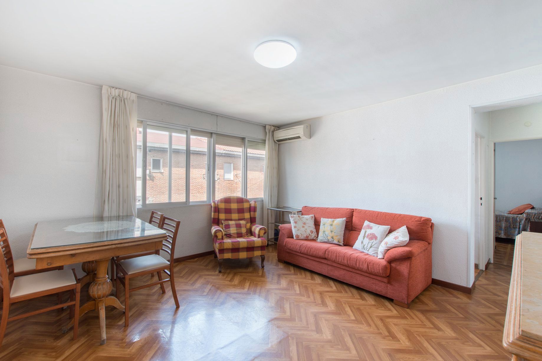 Living room of Flat for sale in  Madrid Capital  with Air Conditioner, Heating and Furnished