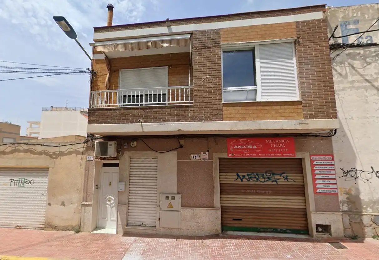 Vista exterior de Casa adosada en venta en Torrevieja con Jardín privado, Terraza y Amueblado