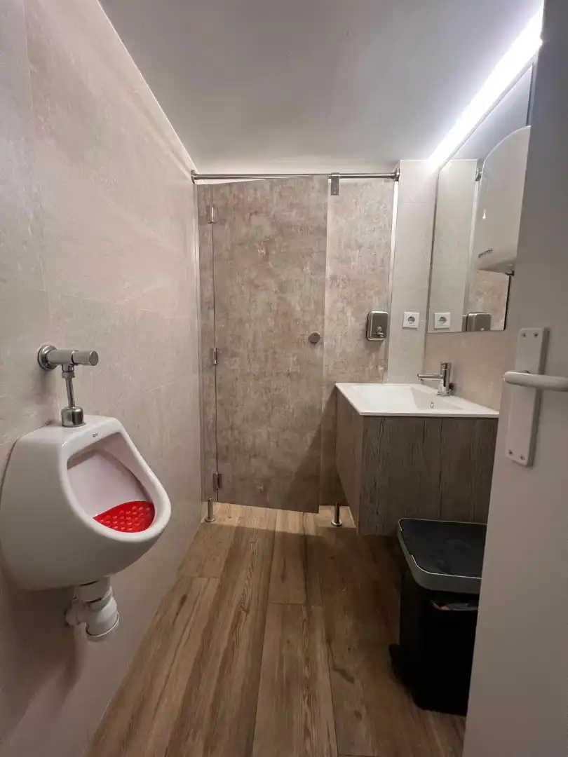 Baño de Nave industrial en venta en Getafe con Calefacción y Alarma