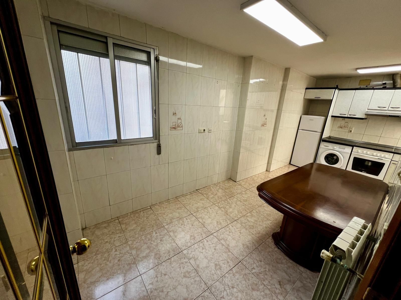 Wohnung zum Verkauf in  Zaragoza Capital mit Heizung