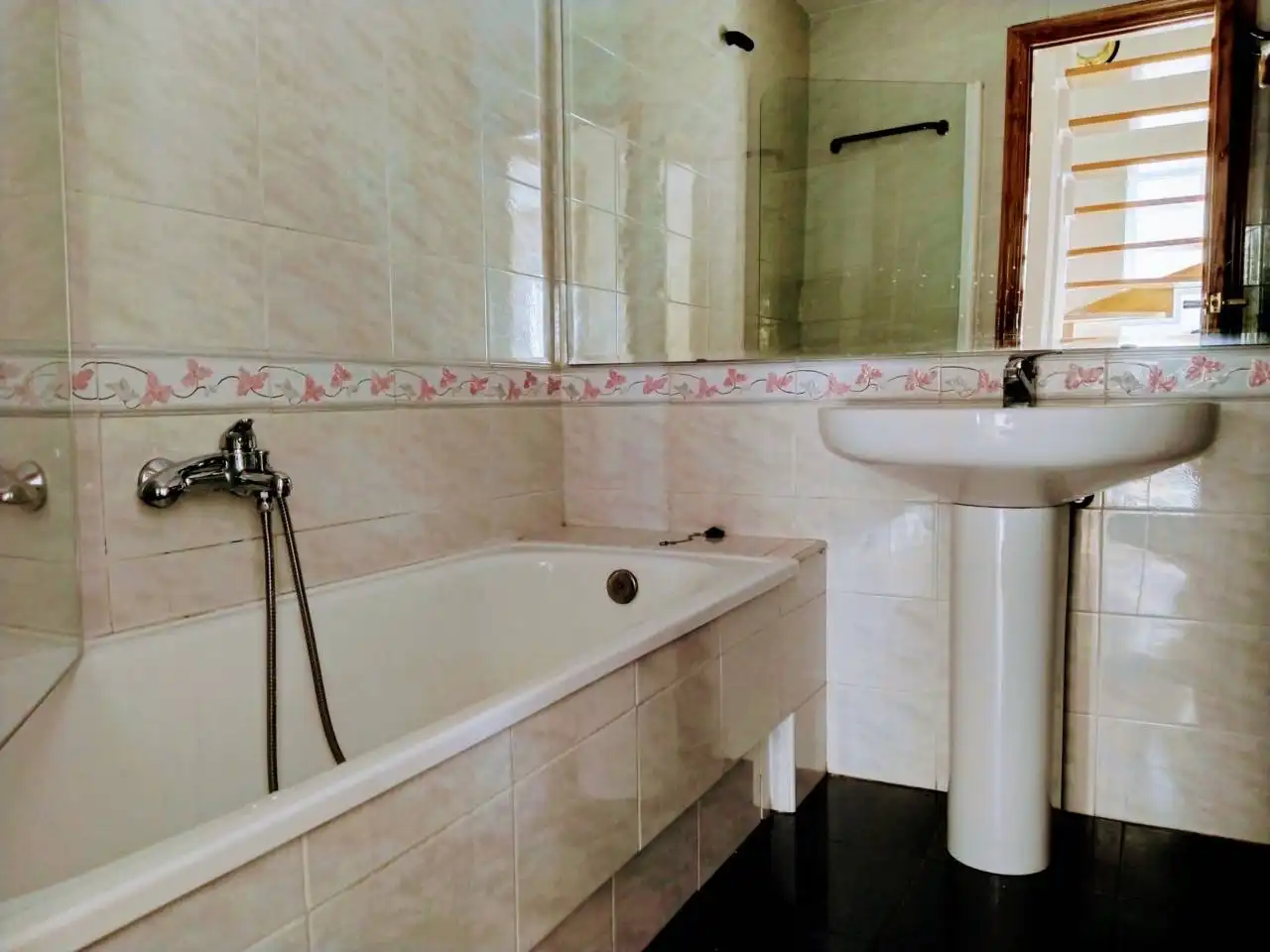 Baño de Dúplex de alquiler en Burgos con Calefacción, Parquet y Amueblado