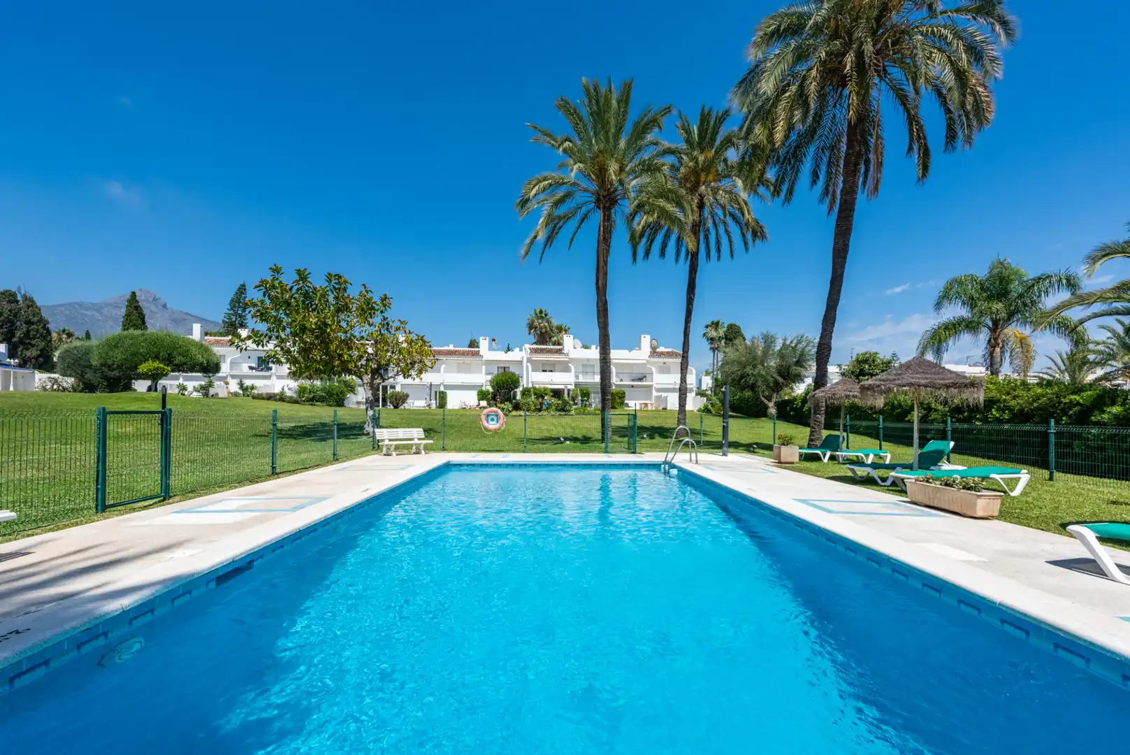 Reihenhaus mit Terrasse zum Verkauf in Nueva Andalucía, imagen 28