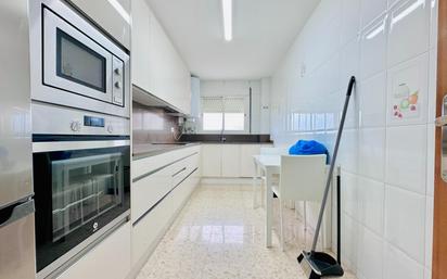 Cuina de Casa o xalet en venda en Sant Vicenç Dels Horts amb Calefacció, Terrassa i Traster
