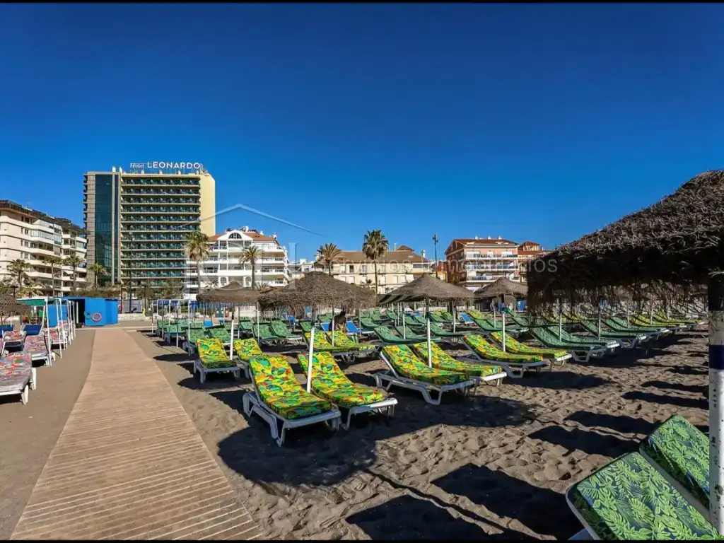 Vista exterior de Àtic de lloguer en Fuengirola amb Aire condicionat i Moblat