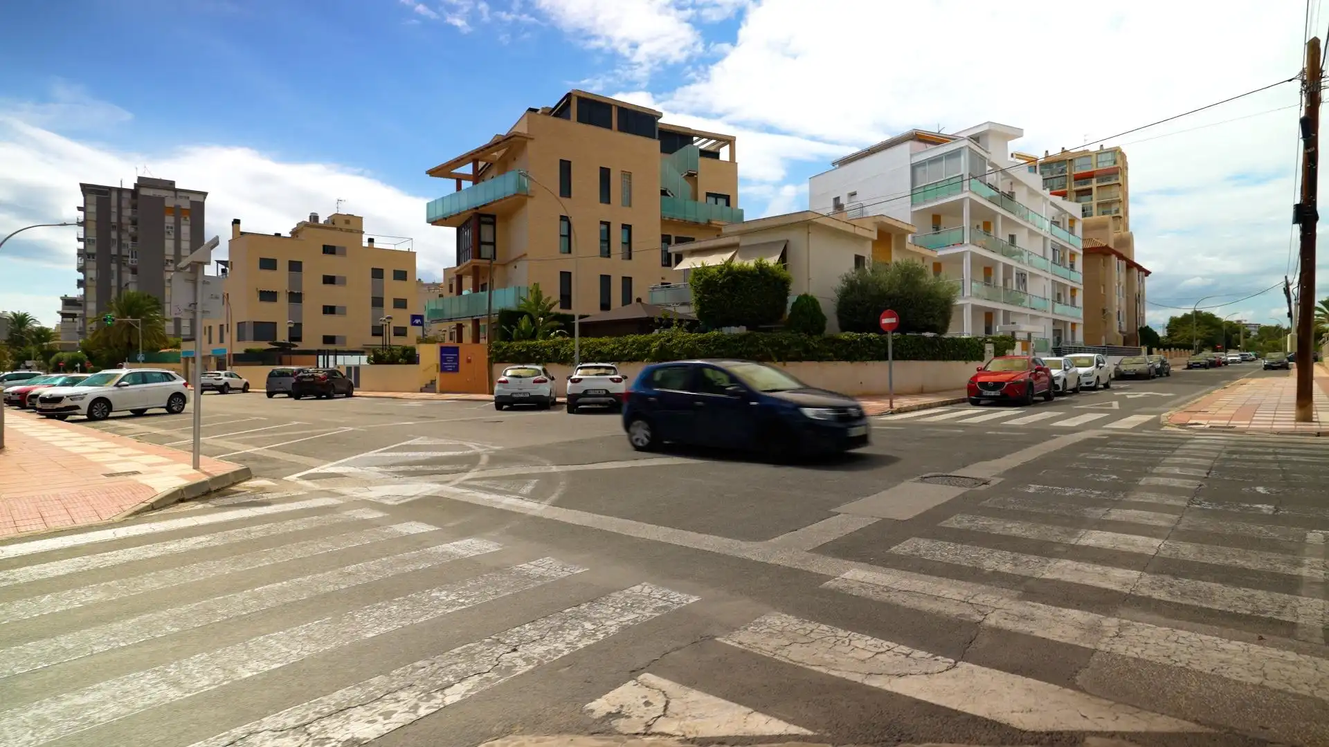 Vista exterior de Planta baja en venta en El Campello con Aire acondicionado, Calefacción y Jardín privado