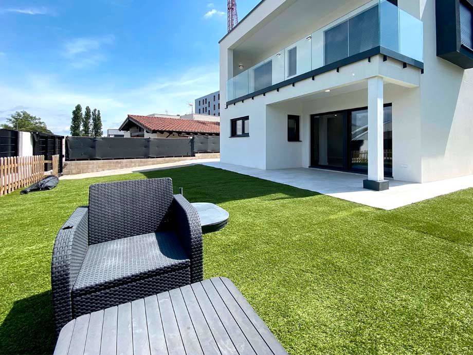 Terrassa de Casa o xalet en venda en Vitoria - Gasteiz amb Calefacció, Jardí privat i Terrassa