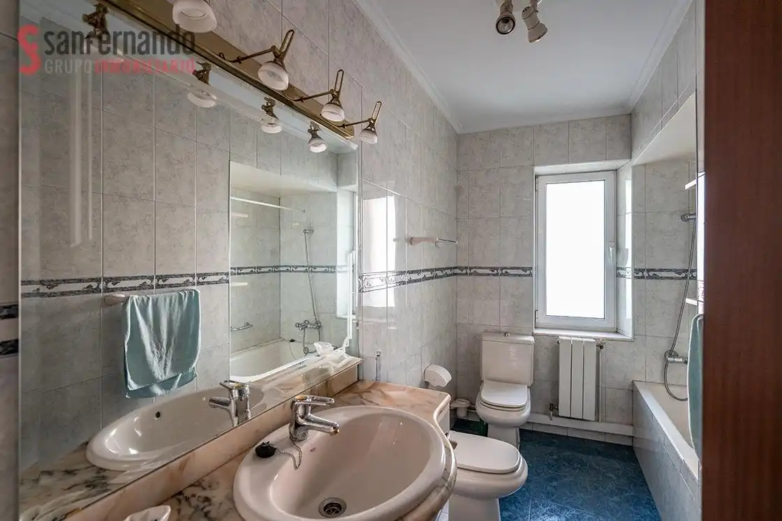 Baño de Piso en venta en Santander con Calefacción y Balcón