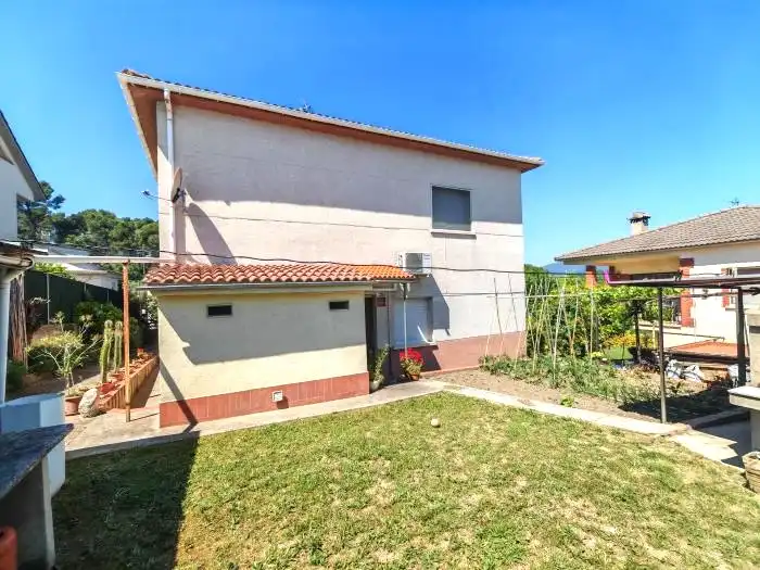 Vista exterior de Casa o chalet en venta en Lliçà d'Amunt con Aire acondicionado, Jardín privado y Terraza