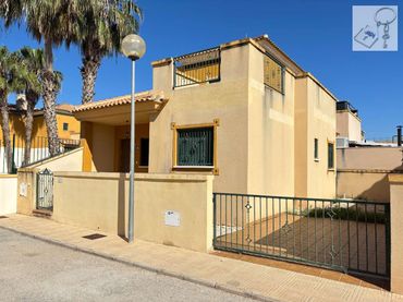 Villa con piscina in vendita a N/A 51