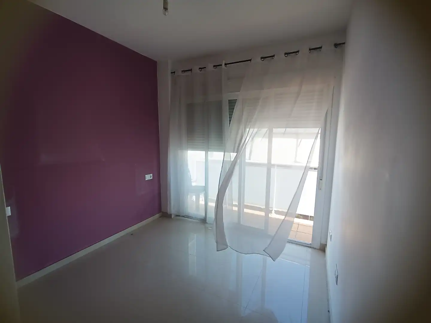 Habitación de Apartamento de alquiler en Oliva con Trastero, Horno y Lavadora