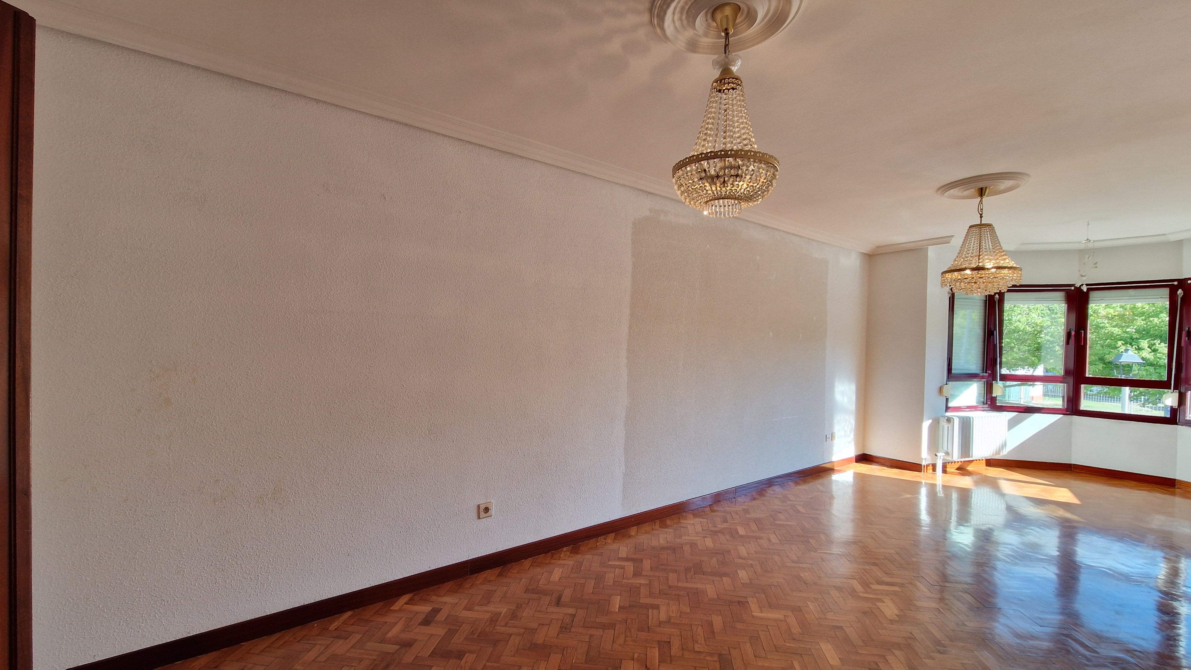 Living room of Flat for sale in Palencia Capital  with Heating, Parquet flooring and Storage room