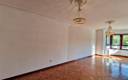 Living room of Flat for sale in Palencia Capital  with Heating, Parquet flooring and Storage room