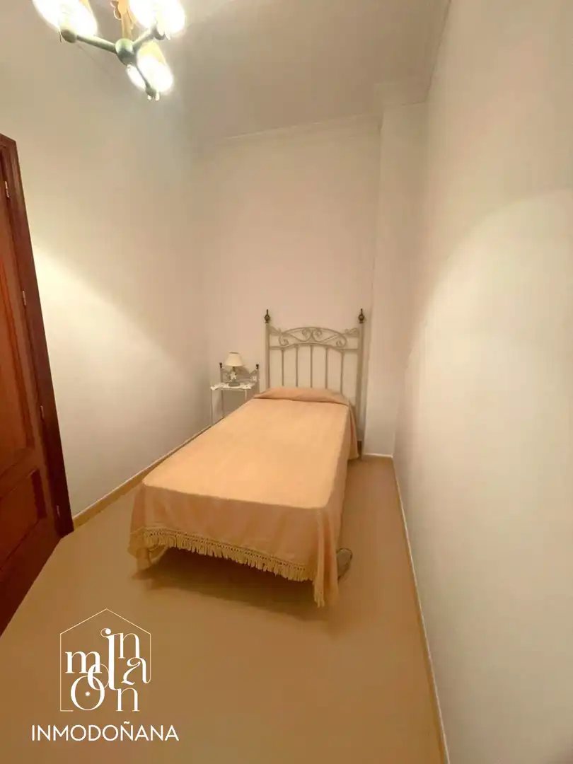 Dormitori de Casa o xalet en venda en Bollullos Par del Condado amb Aire condicionat, Terrassa i Moblat