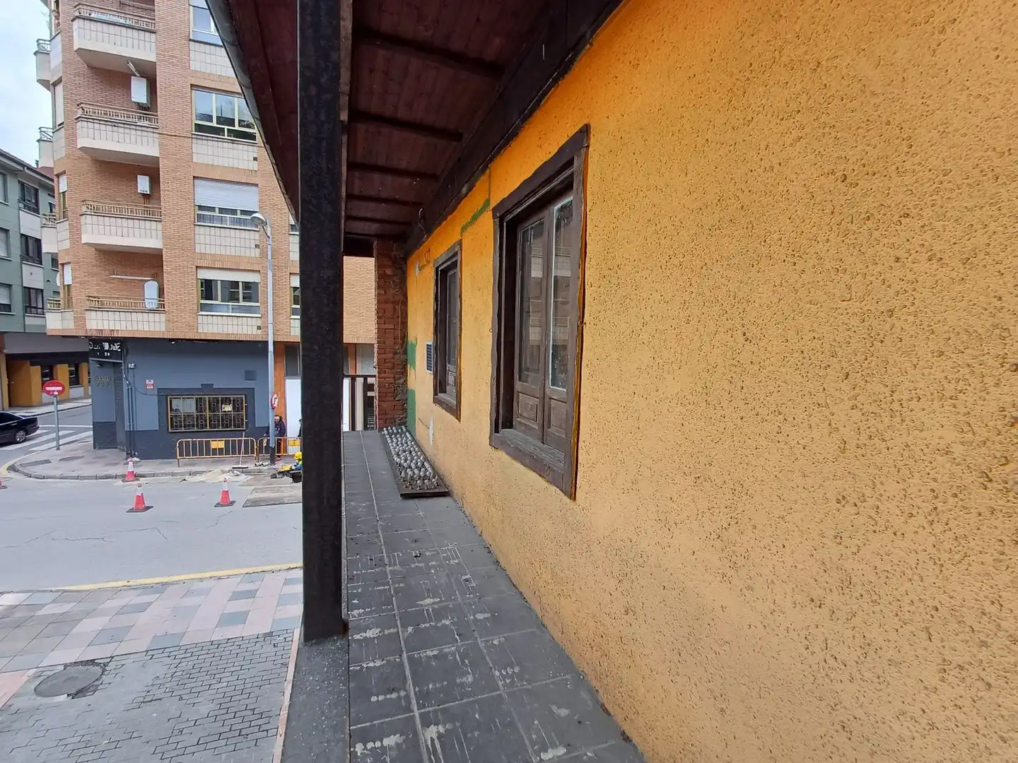 Vista exterior de Casa o xalet en venda en Mieres (Asturias) amb Terrassa i Piscina