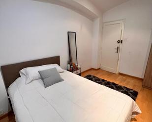 Dormitori de Apartament per a compartir en  Barcelona Capital amb Moblat, Rentadora i Internet