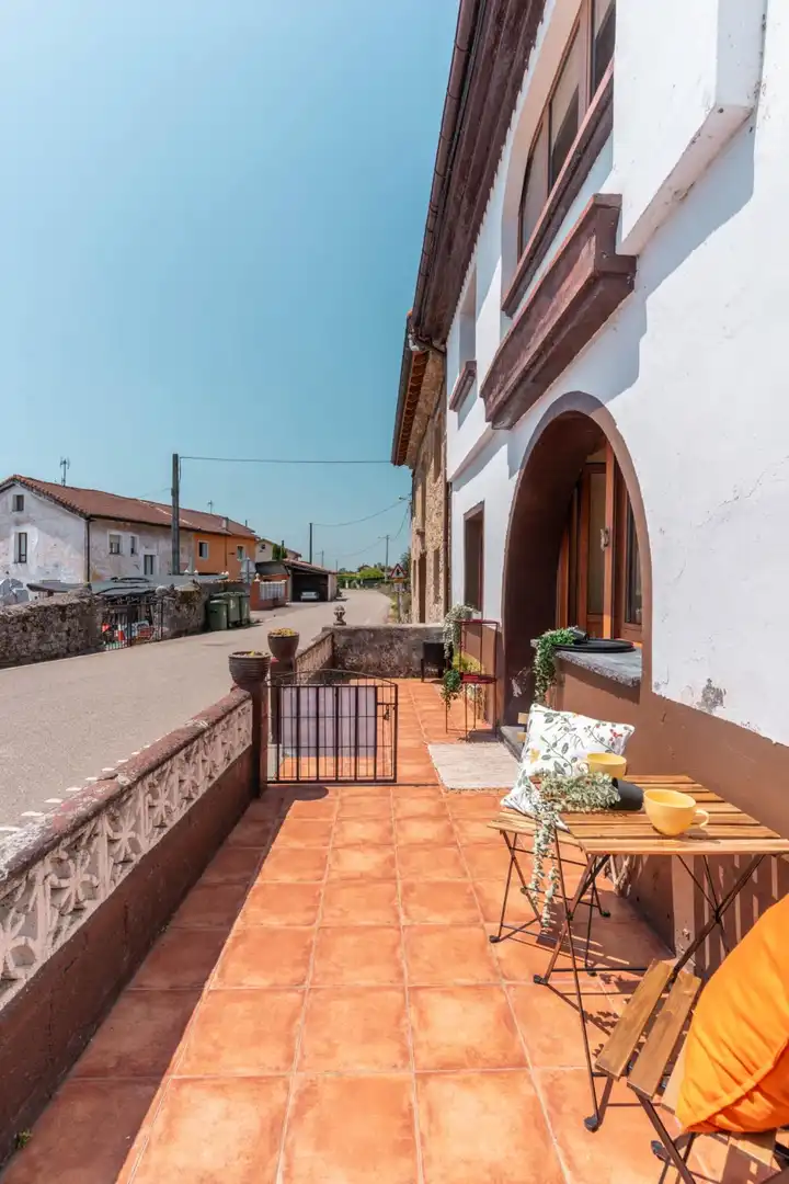 Vista exterior de Casa o chalet en venta en Sariego con Calefacción, Terraza y Amueblado