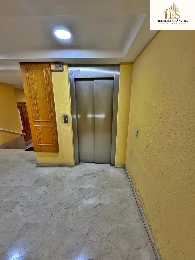 Àtic amb ascensor en venda a Calle DR ESQUERDO, imagen 15