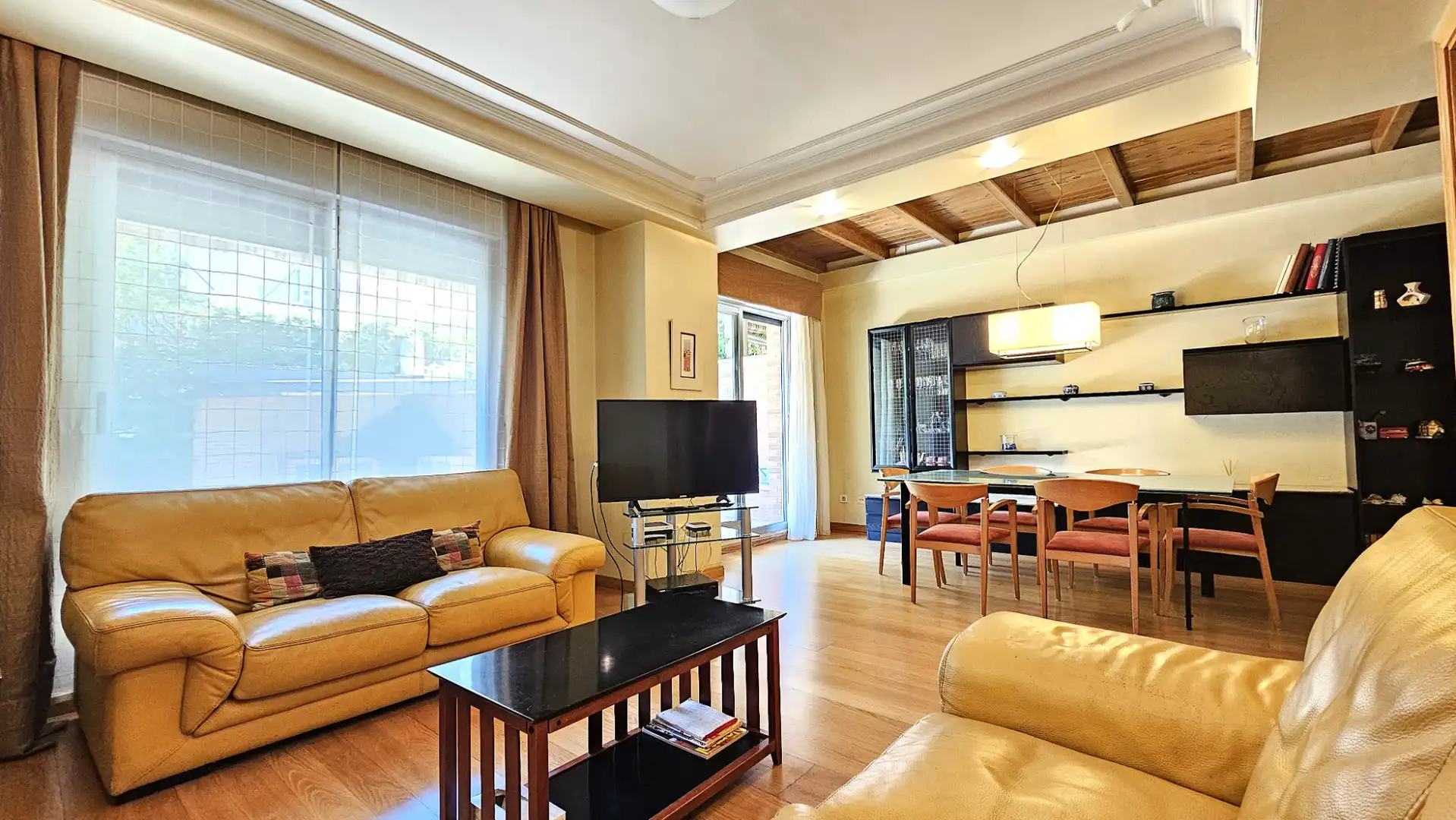 Sala de estar de Casa adosada en venta en Zaragoza con Aire acondicionado, Calefacción y Jardín privado