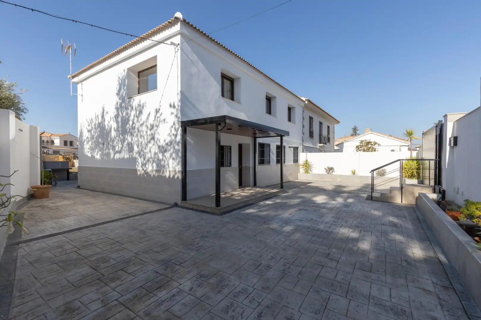 Exterior view of Houses for sale in La Zubia