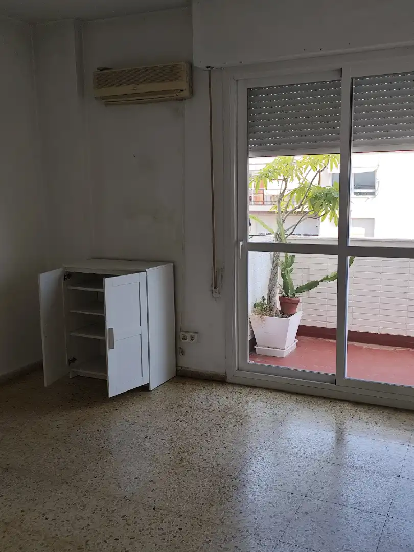 Balcony of Flat for rent in Sevilla  with Air Conditioner and Washing machine