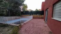 Jardí de Casa adosada en venda en Chiva amb Terrassa i Piscina