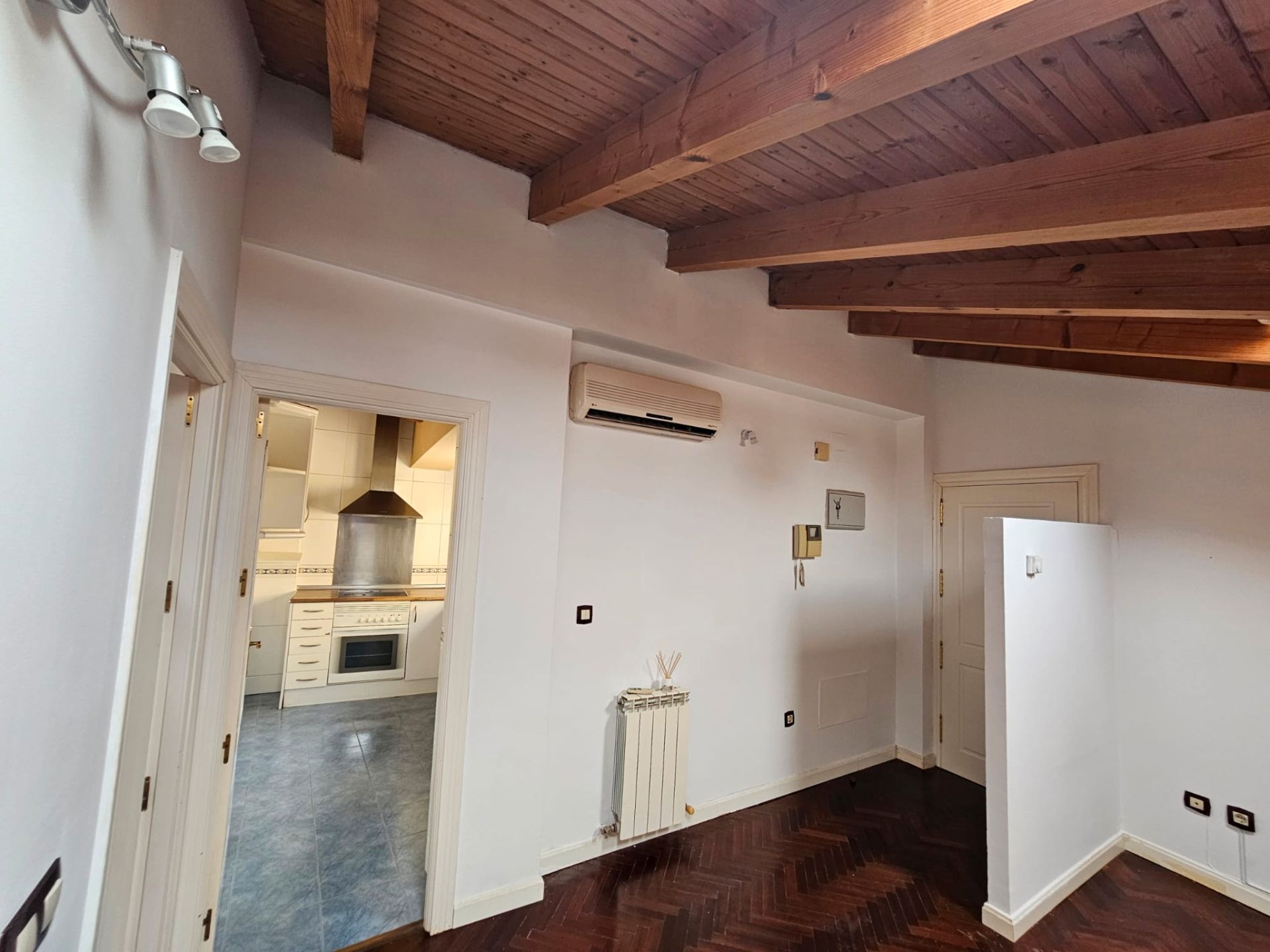 Cuina de Pis de lloguer en  Zaragoza Capital amb Calefacció, Parquet i Forn