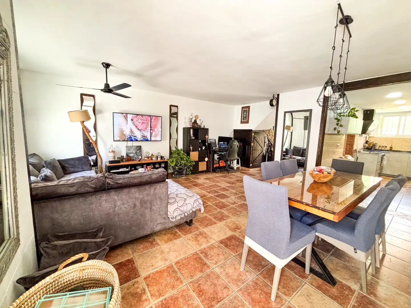 Sala de estar de Casa adosada en venta en Estepona con Aire acondicionado, Calefacción y Terraza