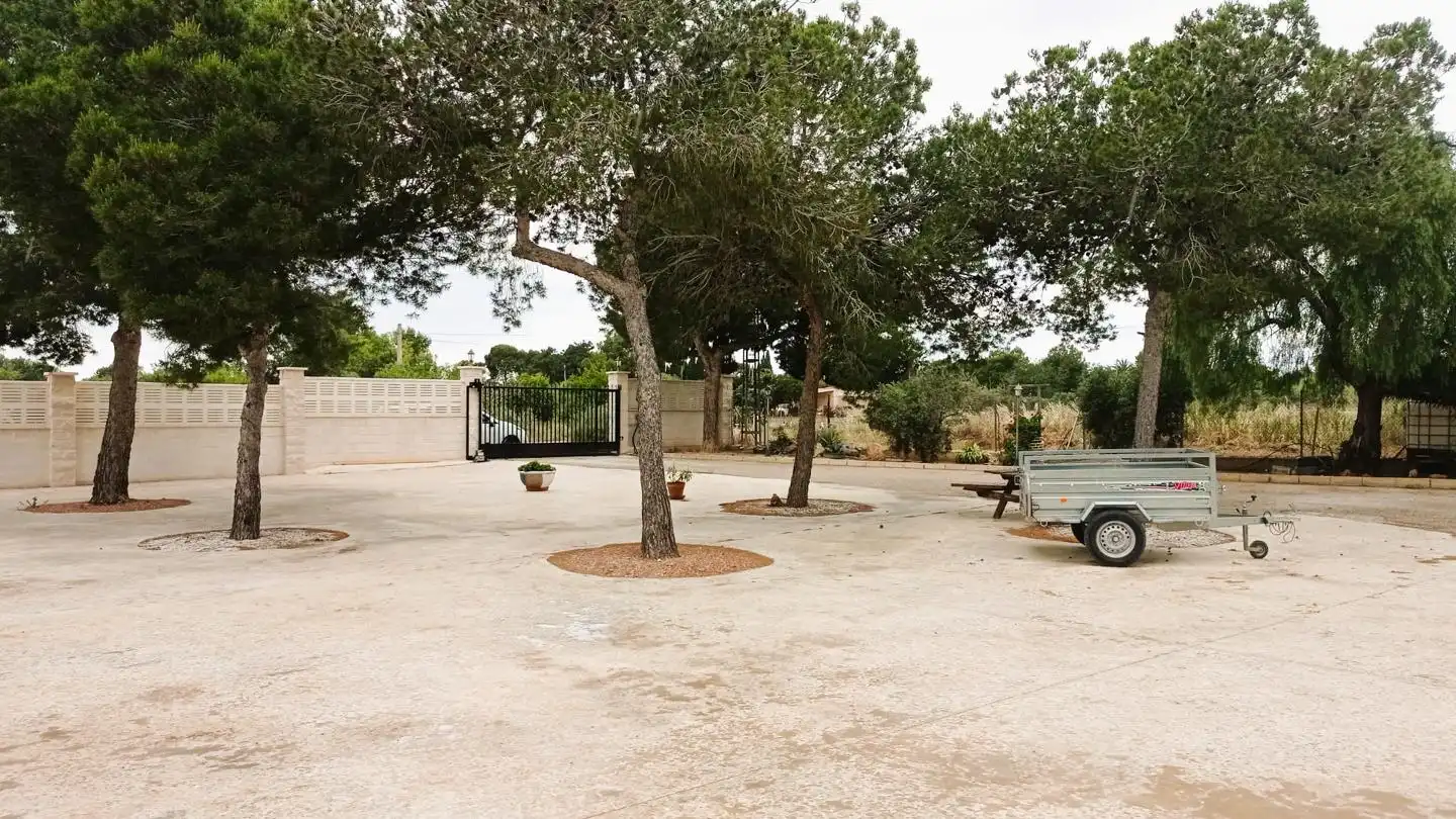 Aparcament de Finca rústica en venda en Elche / Elx amb Jardí privat, Terrassa i Piscina