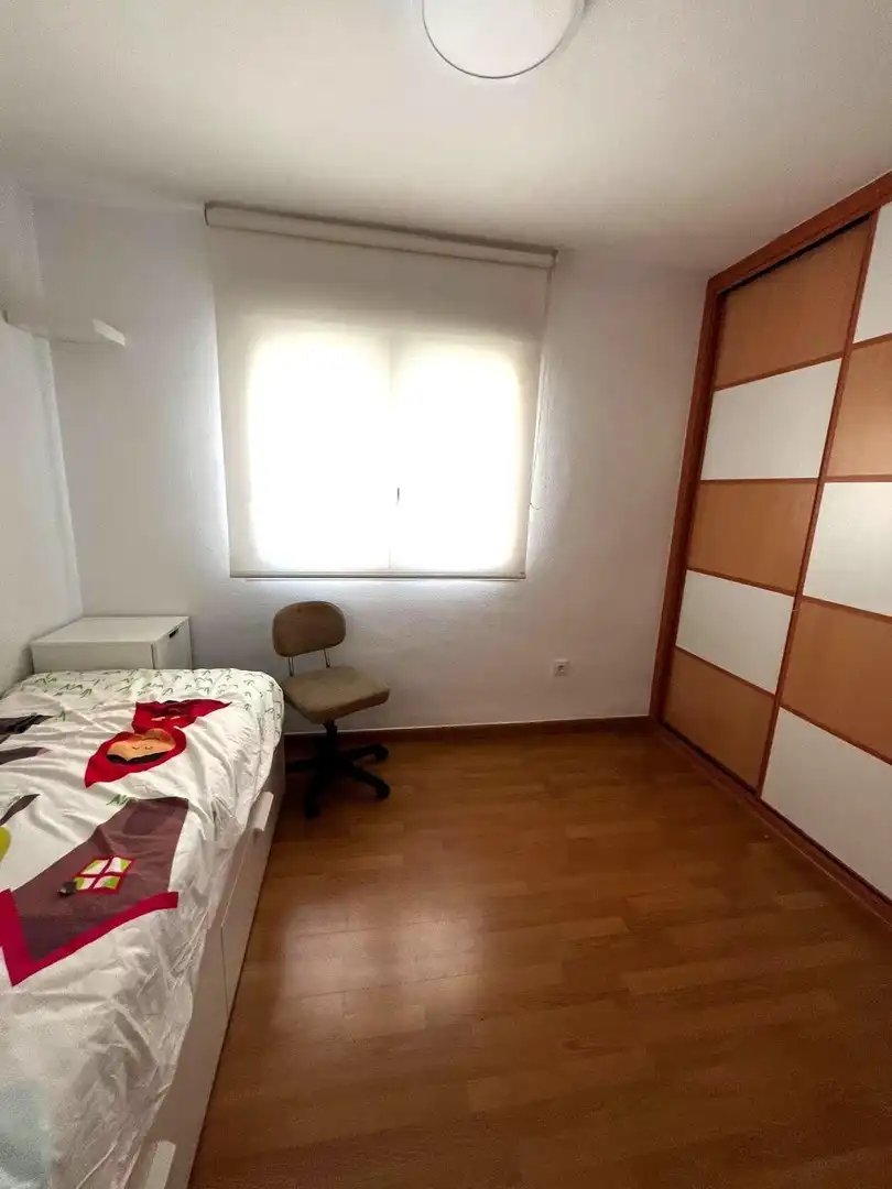 Bedroom of Flat for rent in Córdoba  with Air Conditioner, Heating and Parquet flooring