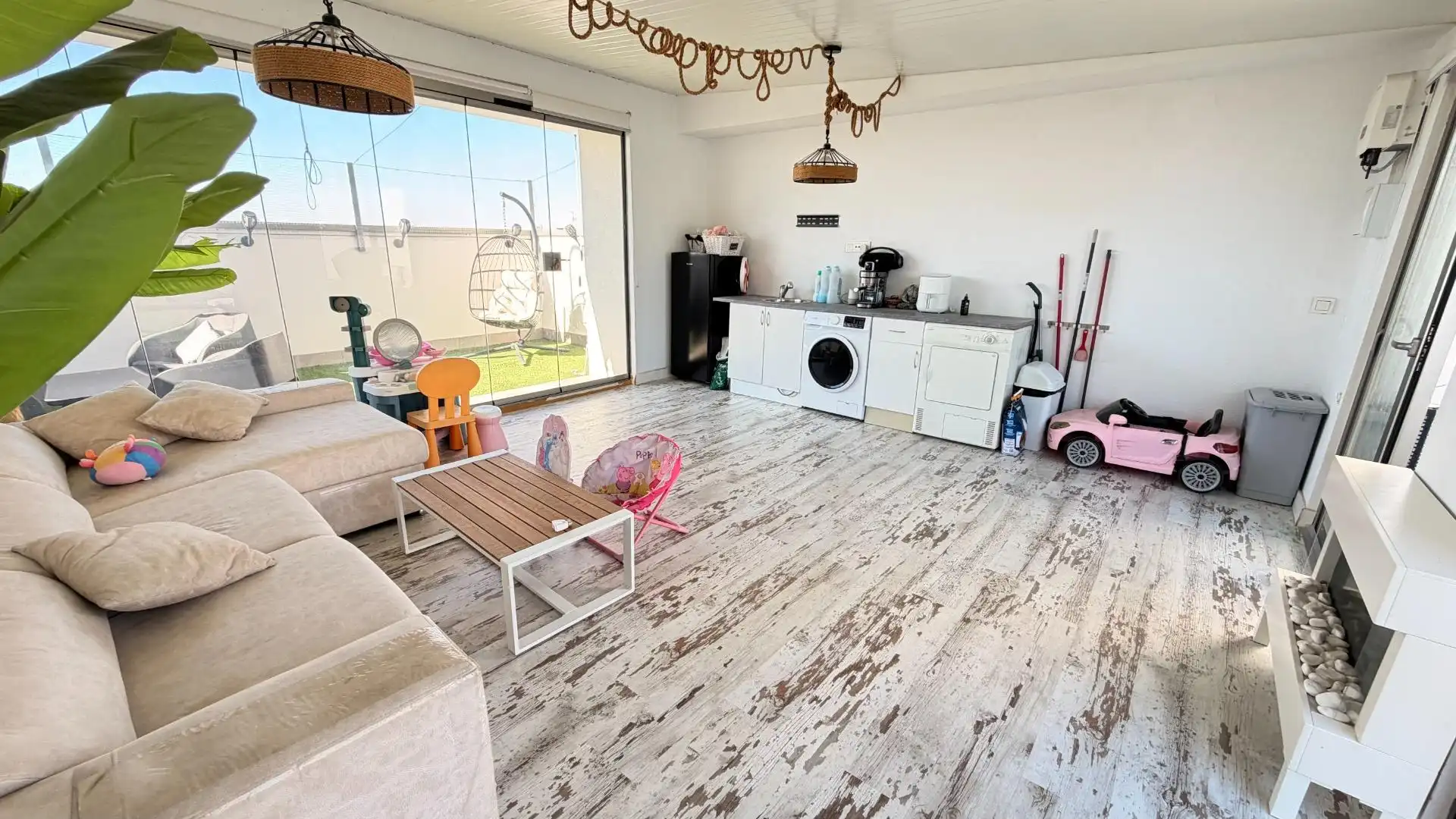 Wohnzimmer von Dachboden zum Verkauf in Elche / Elx mit Heizung, Terrasse und Abstellraum